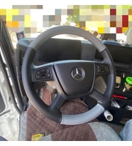 DİKİŞLİ DİREKSİYON KILIFI GRİ DERİ SİYAH DERİ SİYAH DİKİŞLİ MERCEDES YENİ KAMYON TİR İÇİN