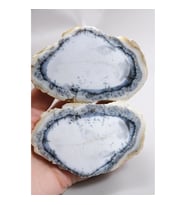 Beyaz ve Mavi Merlinit – Dumanlı Mavi Bantlı Dendritik Opal, 380g
