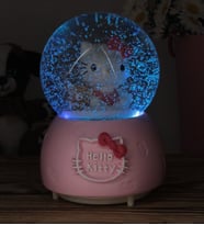 Otomatik Püskürtmeli Kar Küresi Müzikli Işıklı Hello Kitty Yazılı Büyük Boy
