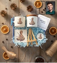 Kişiye Özel Karikatürlü Jandarma Hediye Kutusu - Kişiye Özel T Kupa, Seramik Kalemlik, Dekoratif Taş İsimlik, Güneş Anahtarlık Jandarma Günü Hediyesi