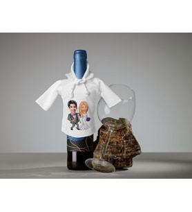 BK Gift Kişiye Özel Sevgililer Karikatürlü Mini Beyaz İçki Şişesi Tişörtü , Ev Bar Dekoru, Viski, Şarap, Votka, Rakı Şişesi Tişörtü, Ev Barı-6