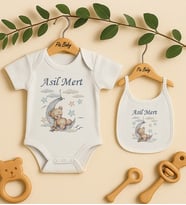 Pia Baby Premium %100 Pamuk İsme Özel Organik Baskılı Çıtçıtlı Bebek Body Ve Önlük 5018-20 (Ekru)