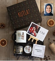 Kişiye Özel Karikatürlü Best Mom Ever Anneye Hediye Hediye Kutusu - Kişiye Özel Kupa Standart, Çay, Takvim, Mum Anneler Günü Hediyesi