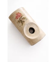 Vintage Gül Desenli Seramik Vazo - Modern Dikdörtgen Tasarım Dekoratif Çiçek Vazosu - Eskitme Dokulu Salon ve Masa Üstü Objesi - 30 cm