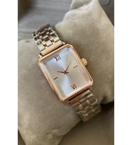 Özel Saat Kutusu ile Minimal Tarz Kadın Kol Saati Zarif Metal Kordon Rose Gold Gümüş Anneye Arkadasa Sevgiliye Kardese Ese Dosta Ablaya Teyzeye Halaya Dogum Gunu Yildonumu İcin Hediyelik Kol Saati Hediyesi Dogum Gunu Hediyelik Avantajlı Ürün