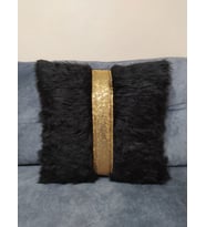 YILMAZHOME Peluş Şeritli Kırlent Kılıfı - (Siyah Peluş-Gold Şeritli)