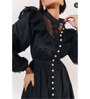 Neşeli butik kadın siyah saten kumaş inci düğmeli abiye elbise NBEMP2290