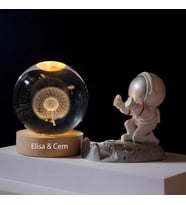 Kişiye Özel Işıklı Ahşap Kaideli Karahindiba Temalı Cam Küre 8*6cm (Karışık)