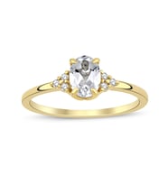 White Topaz Oval Tektaş Pırlanta Yüzük