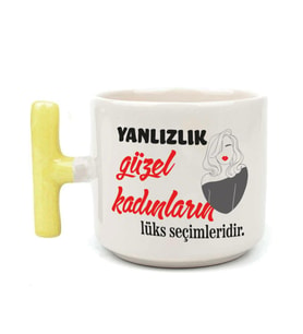 Yalnızlık Güzel Kadınların Lüks Seçimleridir Baskılı Kadınlar Günü Sarı Kulplu T Kupa