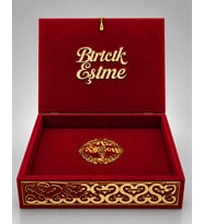 Kişiye Özel Kadife Kaplı Kutulu Kur’an-ı Kerim ve İnci Tesbih Seti – Şık ve Özel Tasarım