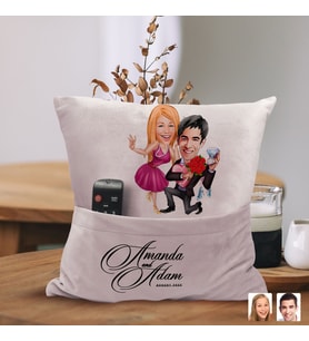 BK Gift Kişiye Özel Sevgililer Karikatür Tasarımlı Organizer Kumanda ve Atıştırmalık Cepli Pembe Kırlent Yastık-9 Arkadaşa Hediye, Cepli Yastık