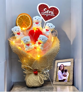 SENİ SEVİYORUM KALP Temalı / Led Işıklı ve Fotoğraflı Tatlı Ayıcıklar Buketi / Premium Hediye
