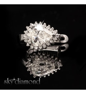 Sky Diamond Etrafı Pırıltılı Taşlarla Süslenmiş Damla Küpe