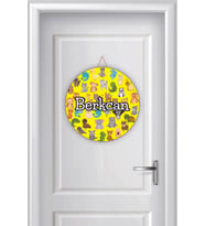 Hayvan Çizimleri Tasarımlı Sarı Ahşap Bebek Kapı Süsü (Çok Renkli)