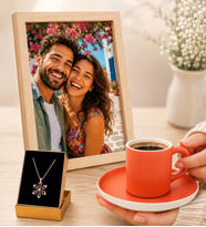 Kişiye Özel Fotoğraflı Hediye Seti Turuncu Kahve Fincanı ve Mor Ametist Taşlı Lotus Kolyeli