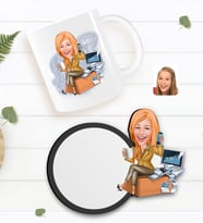 BK Gift Kişiye Özel Kadın Muhasebeci Karikatürlü Beyaz Kupa ve Ahşap Bardak Altlığı Hediye Seti-1