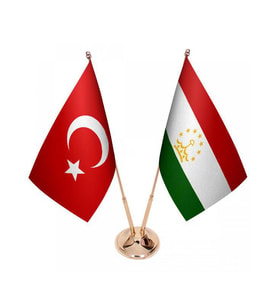 Masa Üstü Tacikistan Bayrağı Türk Bayrağı İkili Pirinç Direk Masa Bayrak Seti