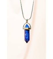 Lapis  Lazuli Doğal Taşı Zincirli El Yapımı Tasarımlı Kolye Uç: 3,5 cm Zincir: 20 cm Kutulu