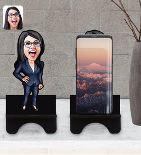 BK Gift Kişiye Özel Kadın Patron Karikatürlü Ahşap Biblo Telefon Standı-4