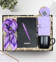 Kişiye Özel Siyah Defter & Gümüş Renk Detaylı Mor Tükenmez Kalem & Mor Çiçekli Fular & Siyah Kupa & Mor Yumuşak Deri Kartlık Cüzdan Hediye Seti