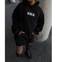 Uzun Kol Kapşonlu Göğüs Baskılı SweatShirt - Siyah