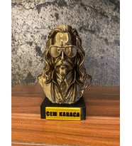 Cem Karaca Büst Figür – 13 cm Altın Sarısı Koleksiyonluk Heykelcik & Dekoratif Masaüstü Süsü
