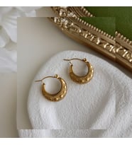 Lente Aksesuar Antik Gold Renk Kabartma Kalp Desenli Vintage Çelik Küpe