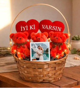 Sevgililer Gününe Özel İyi ki Varsın Tasarımlı Kırmızı Peluş Ayıcık Sepeti