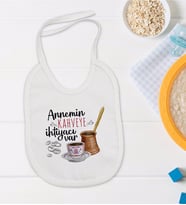 BK Kids Annemin Kahveye İhtiyacı Var Tasarımlı Bebek Mama Önlüğü - Model 1