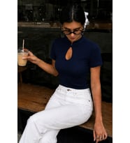 Kadın Damla Yaka Düğme Detaylı Kısa Kollu Fit Bluz