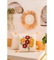 Doğa Motifli Püsküllü Kırlent Kılıfı (Kırmızı-Sarı-Geçişli)