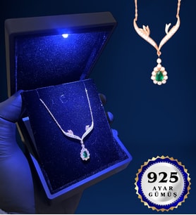 Işıklı Kutusunda 925 Ayar Safir Taşlı Damla Tasarımlı Gümüş Kolye