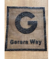 22X20 CM SİYAH TÜL ÜZERİ G HARFİ SİMLİ PARLAK APLİKE DİKİŞ GİYİM AKSESUARI
