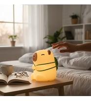 Sevimli Capybara LED Gece Lambası – Dokunmatik, Yumuşak Işık, Dekoratif Abajur (Gold)