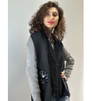 SİYAH ÇİÇEKLİ DÖKÜMLÜ KADIN FULAR ŞAL 160X45 CM