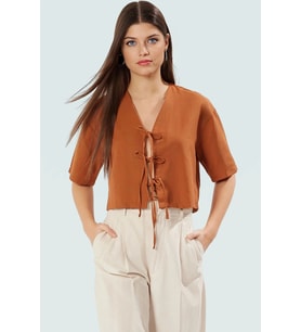 Önden Bağcıklı Crop Bluz V Yaka Dokuma Terrycotton Kumaş Rahat Günlük Trend Tasarım (Kahverengi)