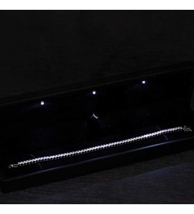 Gümüş Işıklı Kutulu 4 mm Beyaz Taşlı Su Yolu Kadın Bileklik