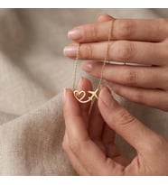 Kişiye Özel 925 Ayar Gümüş Minimal Kalp ve Uçak Figürlü Kolye (Gold)