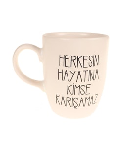 BEYAZ MAT HERKESİN HAYATINA KİMSE KARIŞAMAZ BASKILI KUPA