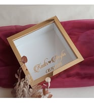 Pleksi Kaplı 25x25 Cm Fotoğraf Bölümsüz İsimli Ledsiz Gül Saklama Kutusu! Anı Çerçevesi! (Gold)