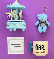 Kişiye Özel Minimal Öğretmen Hediye Kutusu - Kişiye Özel T Kupa, Atlı Karınca Müzik Kutusu, Peluş Anahtarlık Öğretmenler Günü Hediyesi