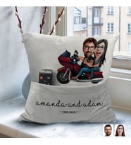 BK Gift Kişiye Özel Sevgililer Karikatür Tasarımlı Organizer Kumanda ve Atıştırmalık Cepli Gri Kırlent Yastık-103 Arkadaşa Hediye, Cepli Yastık