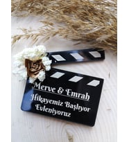 Klaket Üstü Çiçekli Pleksi Magnet Nikah Şekeri - Nişan Şekeri - Söz Şekeri - Düğün Magnet - Nişan Magnet - Söz Magnet - Yenidoğan Magnet - Doğum Magnet - Yaş Magnet 7cm (Siyah)
