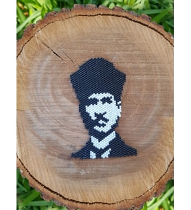 Miyuki Boncuk El Yapımı Atatürk Portresi Broş - Yaka Iğnesi