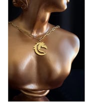 Paperclip(Ataş) Model Zincir At Charmlı Gold Çelik Kolye  Ata Serisi