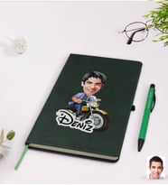 BK Gift Kişiye Özel Erkek Motorcu Karikatürlü Yeşil Termo Deri Defter Kalem Seti Model 1
