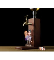 BK Gift Kişiye Özel Sevgililer Karikatürlü Musluklu Ahşap Viski Standı-22, Viski Çeşmesi, Doğum Günü Hediyesi, İçecek Dispenseri