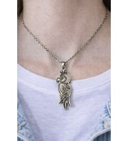 Crown Bird Charm – Taçlı Kuş Figürlü Gümüş Renk Unisex Kolye (60 cm)