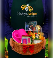 Fotoğraflı Özel Hediye Sepeti  Pembe Kahve Fincanı & Magnet & Işıklı Pandalı Fanus